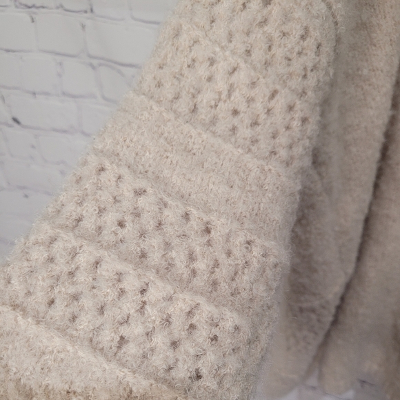 Debut Cardigan Size M/L Over-sized Beige Color - Picture 5 of 6